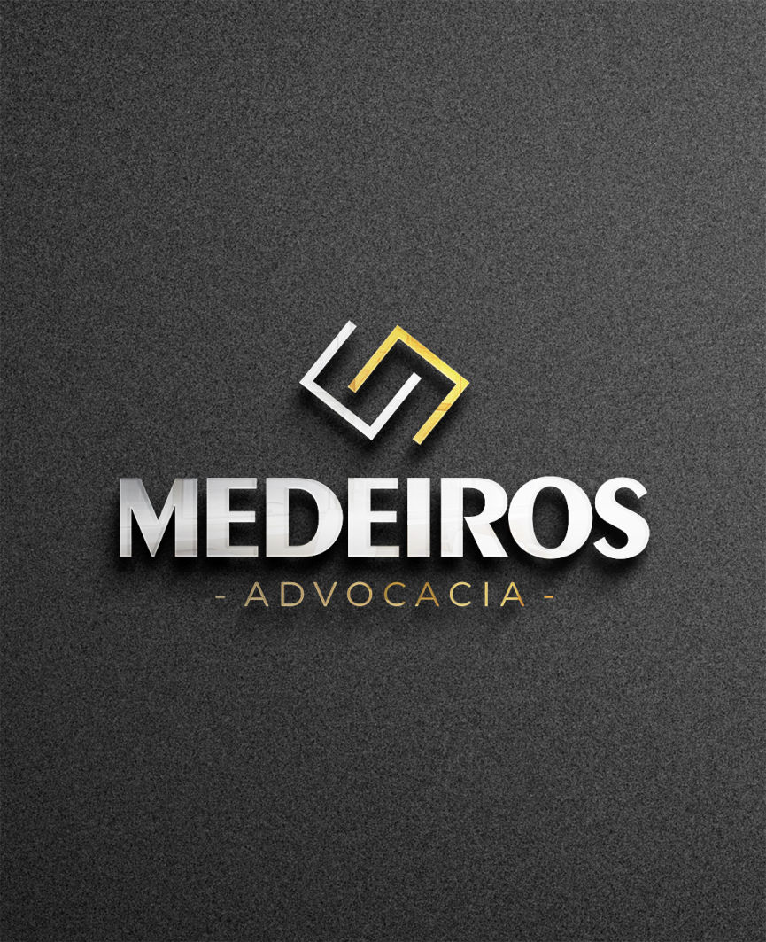 Identidade visual da Medeiros Advocacia aplicada em parede de pedra